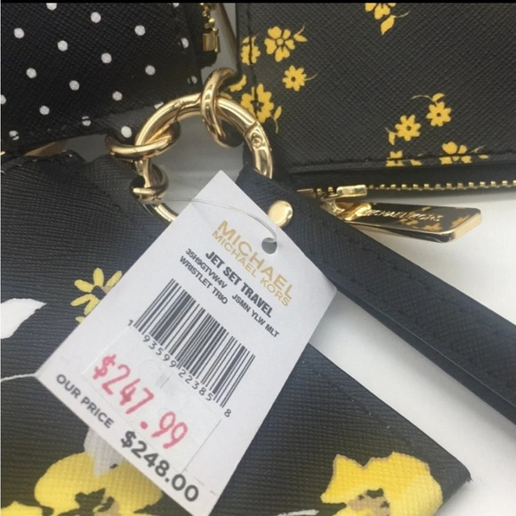 Michael Kors Jet Set Travel Wristlets (Large One) - Picture 5 of 11